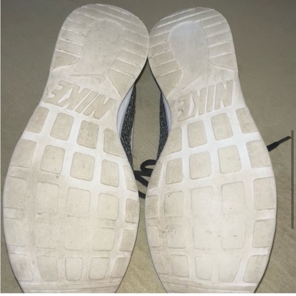 Nike Tanjun Womens 9.5 Size Sneakers - Picture 6 of 7